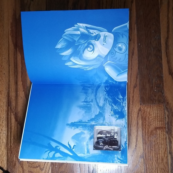 Lego Chima Character Encyclopedia Book - Picture 6 of 10